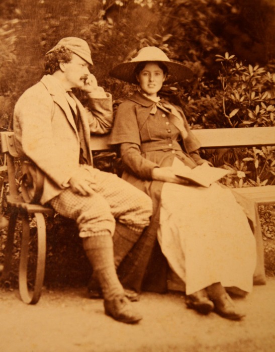 Inknown Photographer, Hamo & Agatha Thornycroft, 1884. Photograph, Thornycroft Archive, Henry Moore Institute, Leeds.